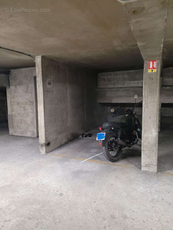 Parking à PARIS-12E