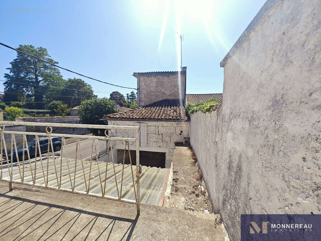 Maison à CHATEAUNEUF-SUR-CHARENTE