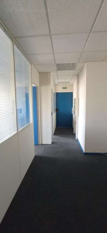 Photo 9 - Commerce à SAINT-QUENTIN-FALLAVIER