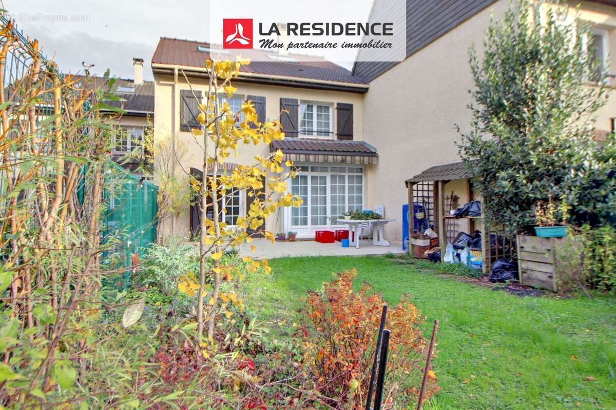 Maison 125 m² à Les Clayes-Sous-Bois  - photo 2