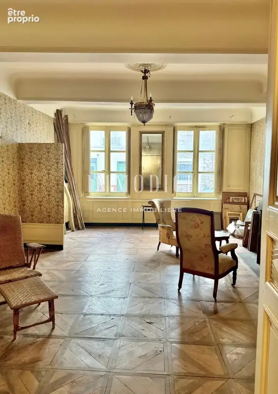 Demeure de caractère du XVIIᵉ siècle de 340 m2 avec cour et beau potentiel - photo 4