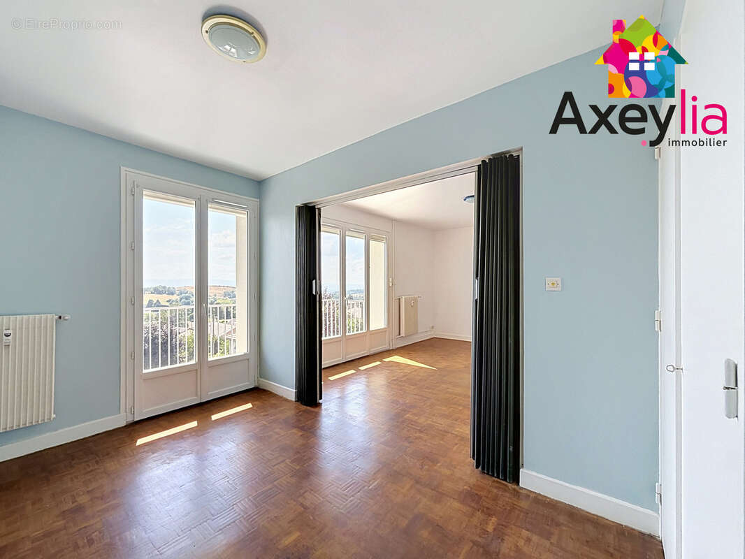 A vendre - panissieres - appartement de type 3 avec garage, cave et local velo - photo 4