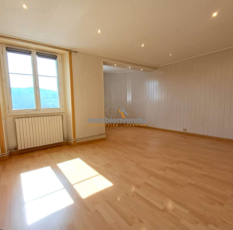 Appartement à POLMINHAC