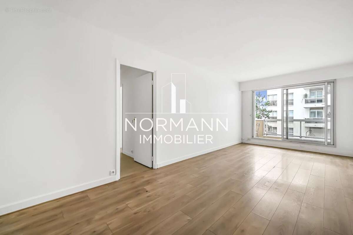 Appartement à NEUILLY-SUR-SEINE