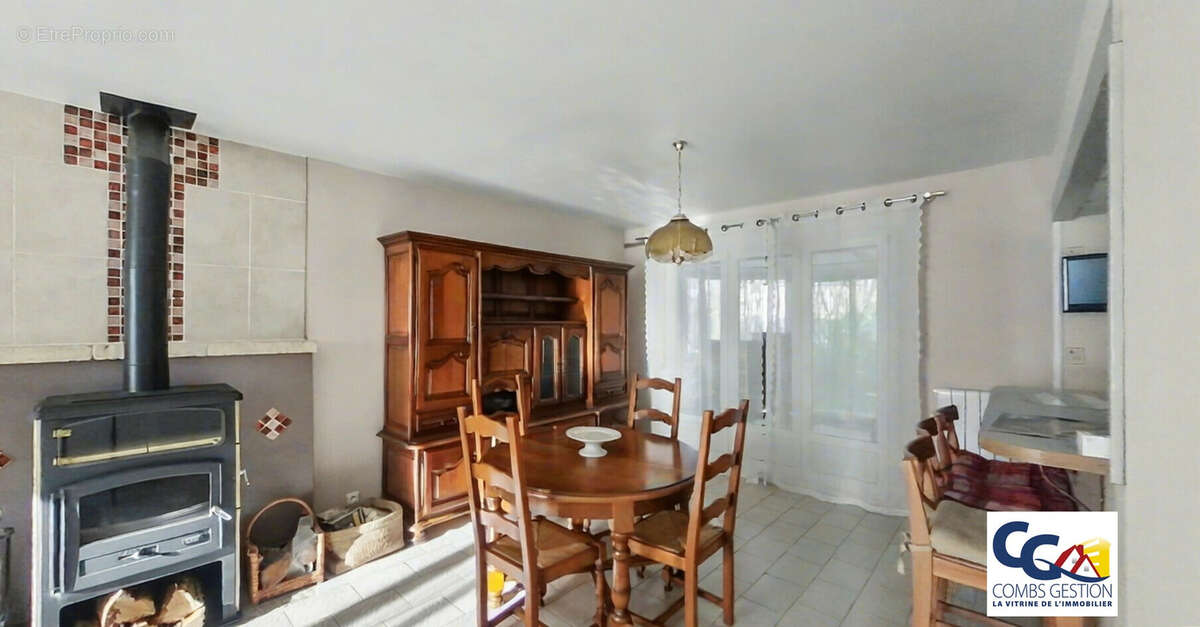 Maison à COMBS-LA-VILLE