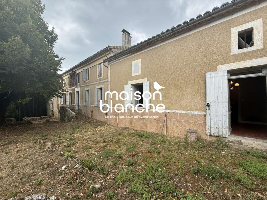 Maison à SAINT-PHILIPPE-D'AIGUILLE
