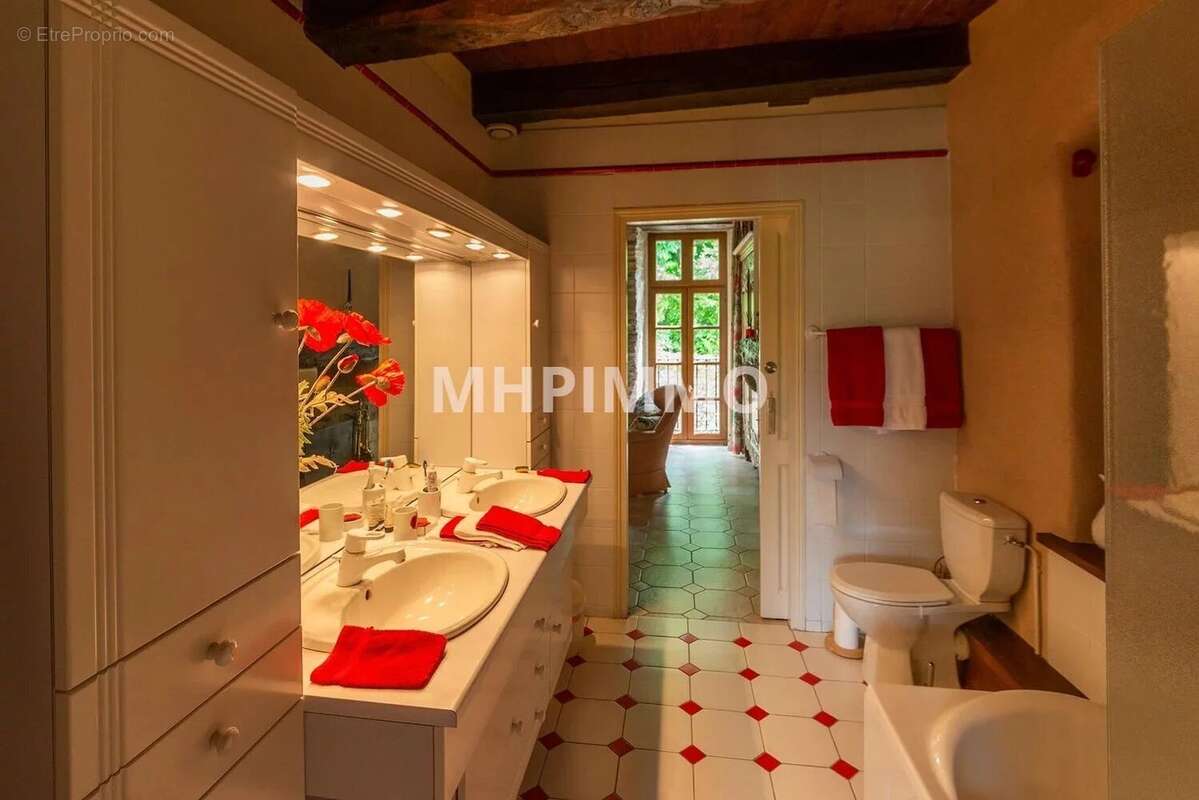 Maison à LES CABANNES