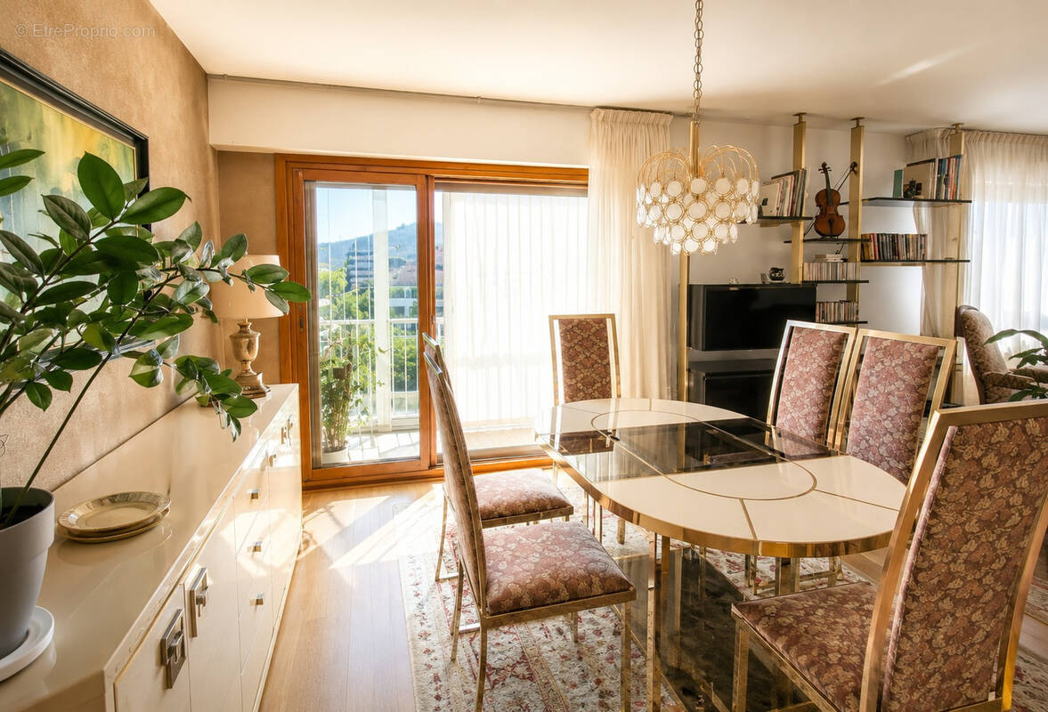 Appartement spacieux de 84 m2 balcons-vérandas en étage élevé - photo 2