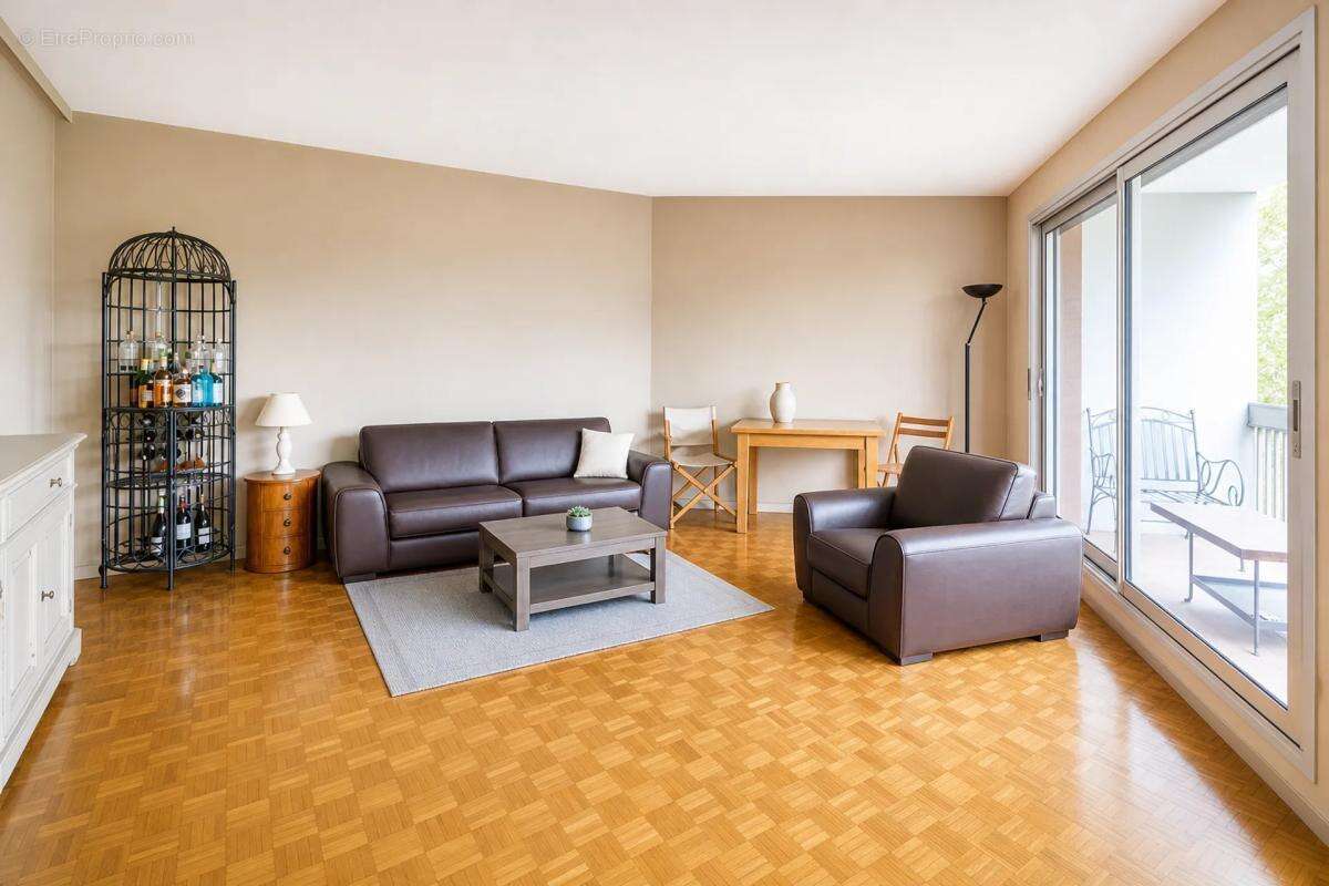 Appartement lumineux avec terrasse et parking - photo 2
