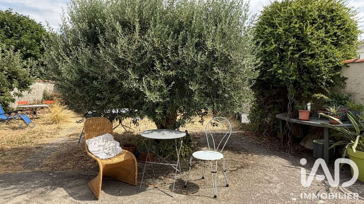 Maison 84 m² à Surgeres  - photo 2