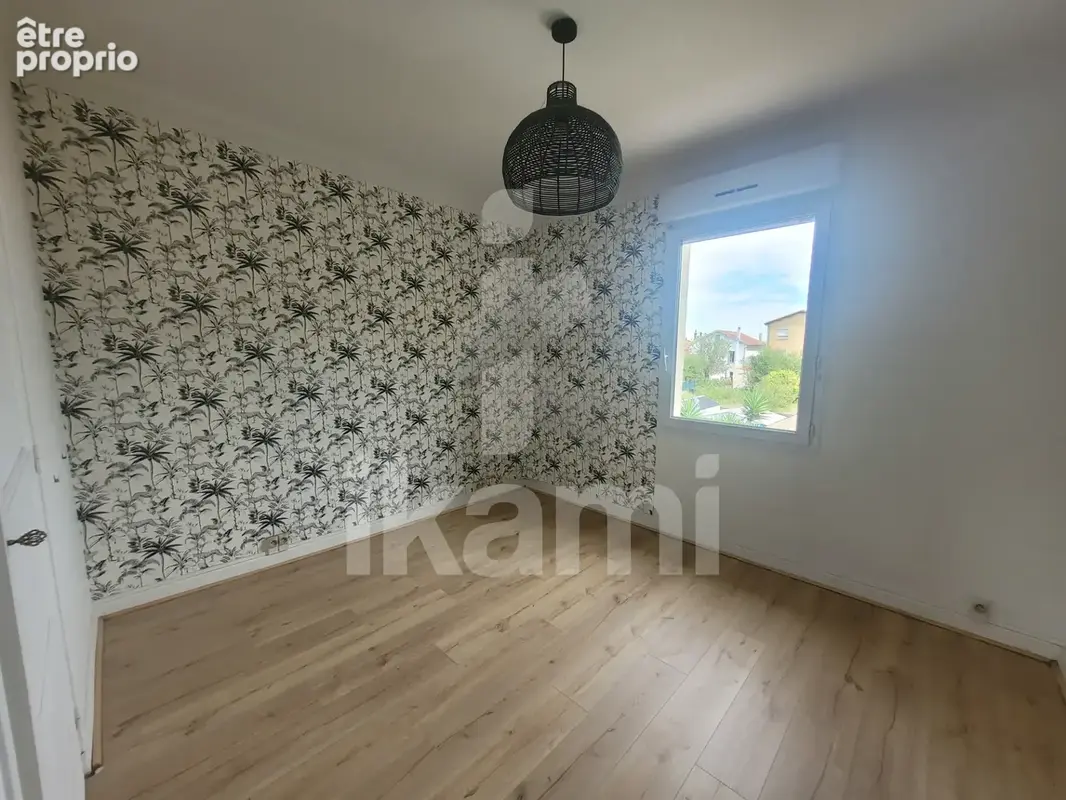 Maison - 85 m2 - 5 pièces - avec piscine et dépendances - photo 9