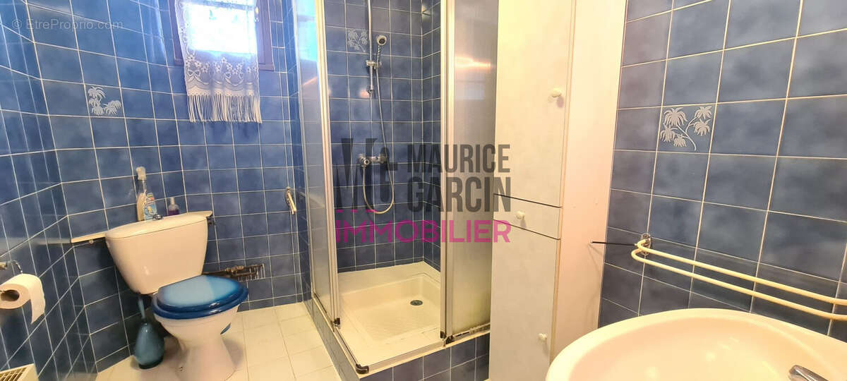 Maison à ENTRAIGUES-SUR-LA-SORGUE