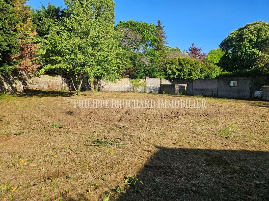 Terrain 1131 m² à Lucon  - photo 4