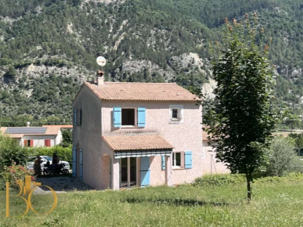 Maison à ENTREVAUX