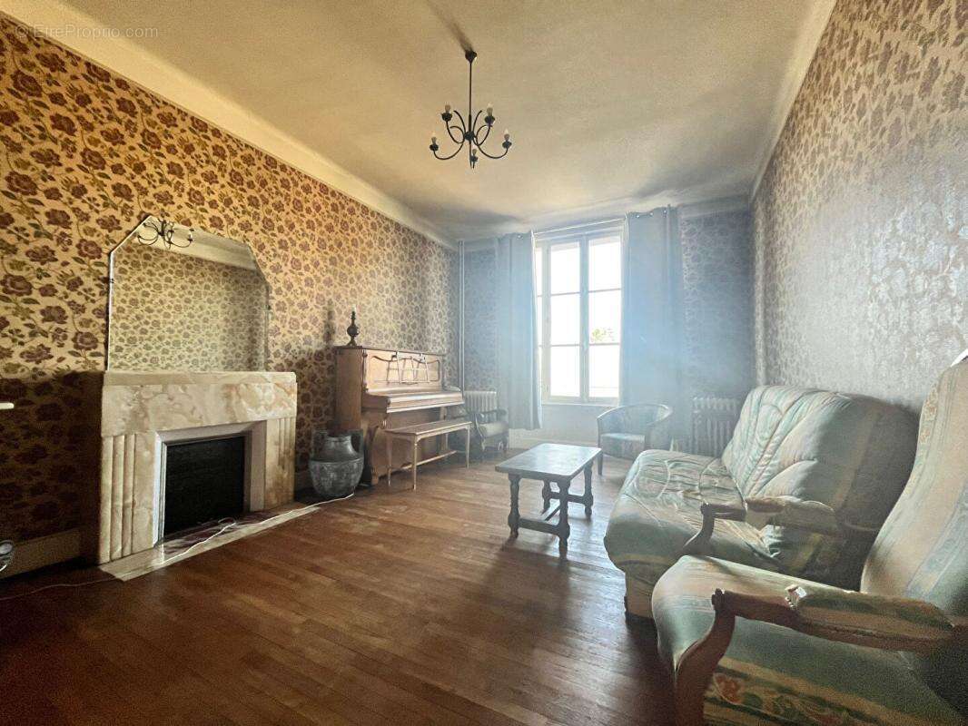 Maison à YZEURE