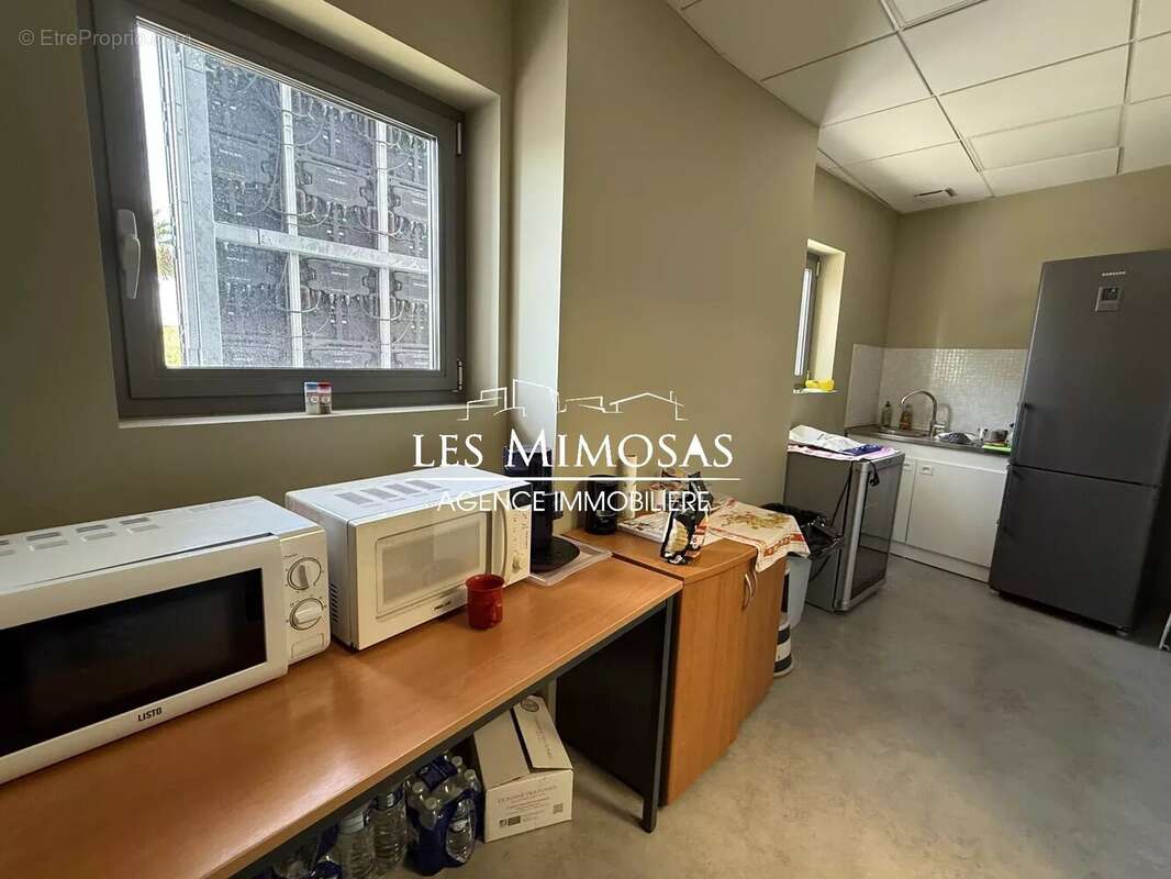 Commerce à ROQUEBRUNE-SUR-ARGENS