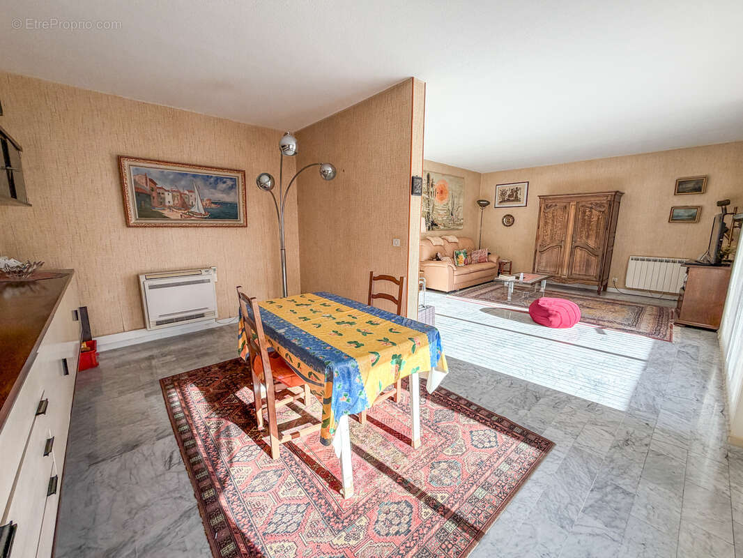 Appartement à SAINT-LAURENT-DU-VAR