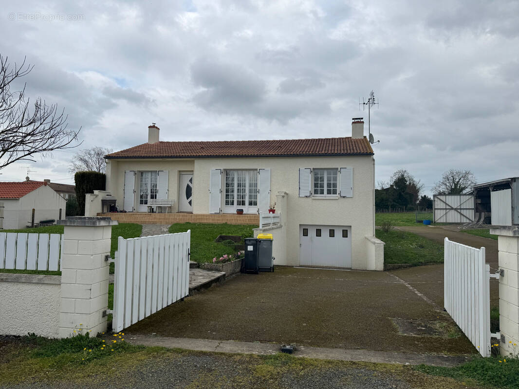 Maison à NALLIERS