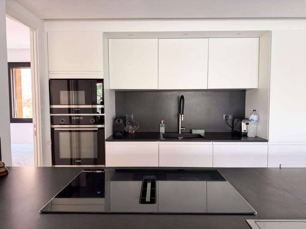  Cannes Croix des Gardes — 5 pièces 82 m² rénové, vue mer - photo 5