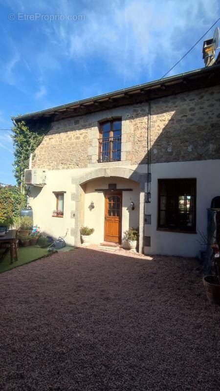 Maison à PIEGUT-PLUVIERS