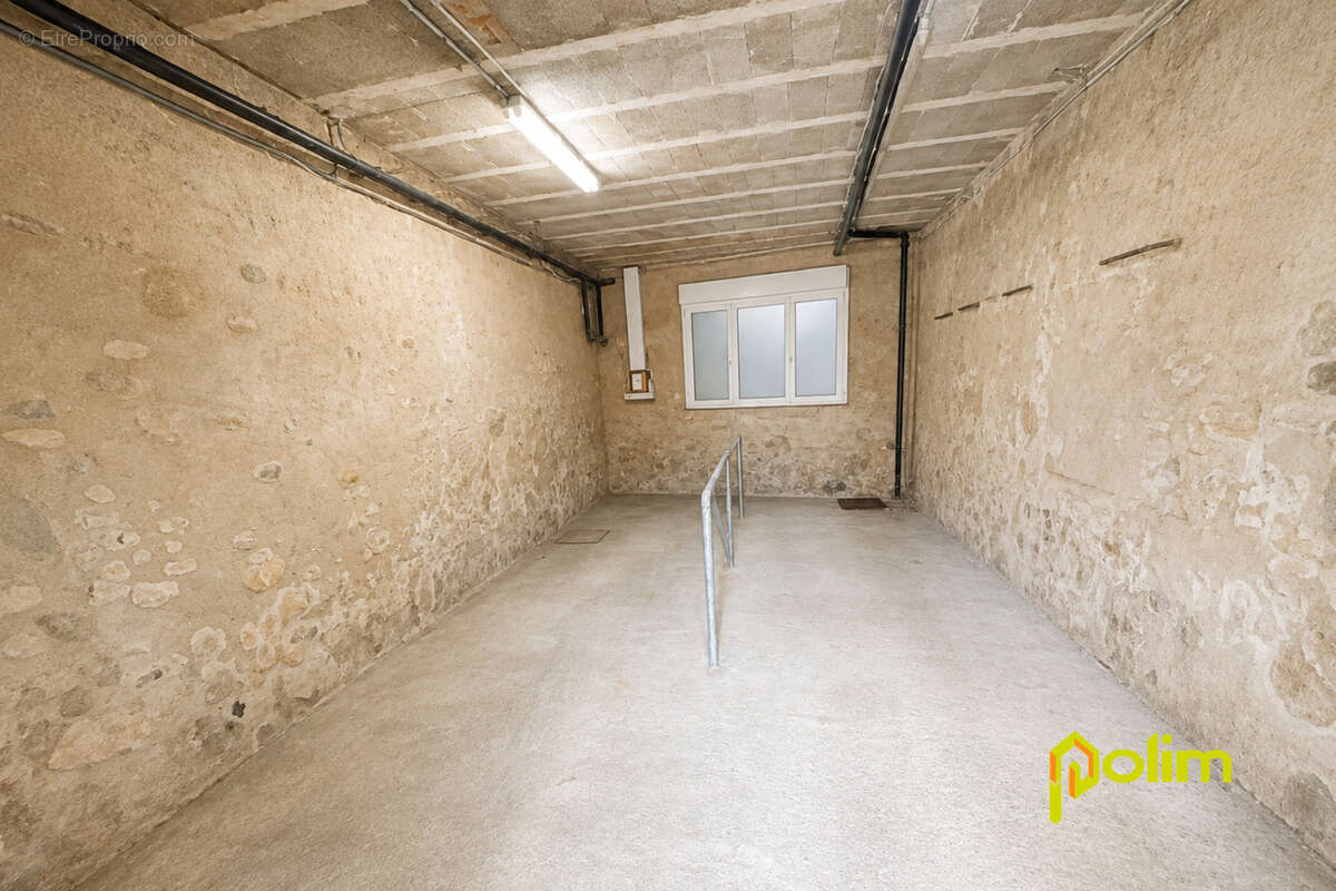 Ensemble immobilier avec appartement loué et vaste dépôt - photo 11