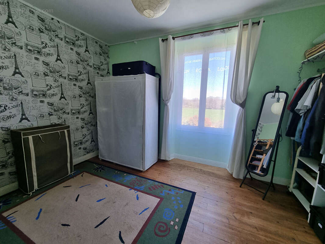 Maison à SAINT-LEGER-MAGNAZEIX