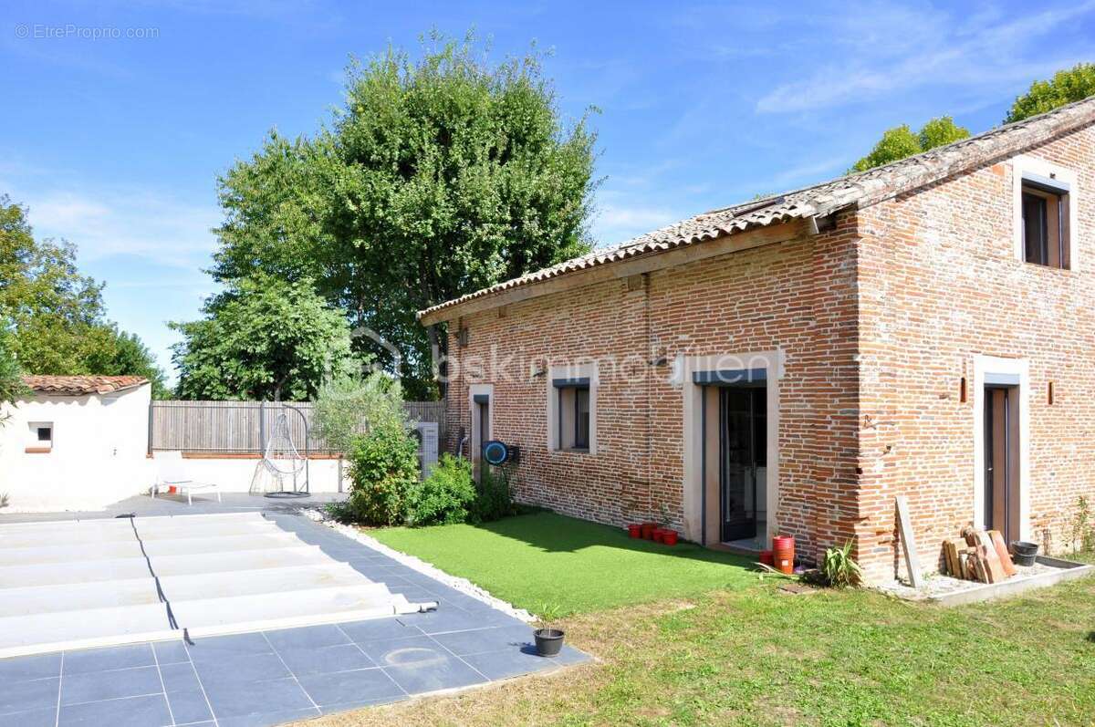 Maison à LAPEYROUSE-FOSSAT