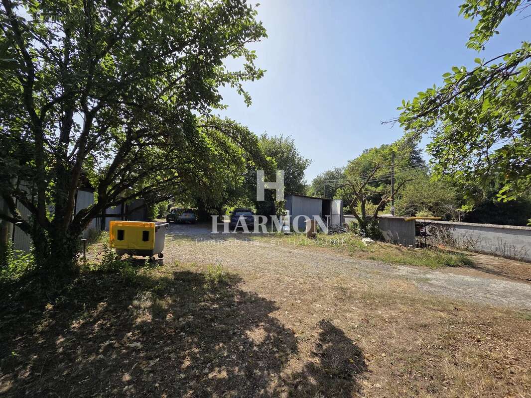 Harmon à vendre : Maison de charme 180 m² à Bizanos avec jardin clôturé - photo 2