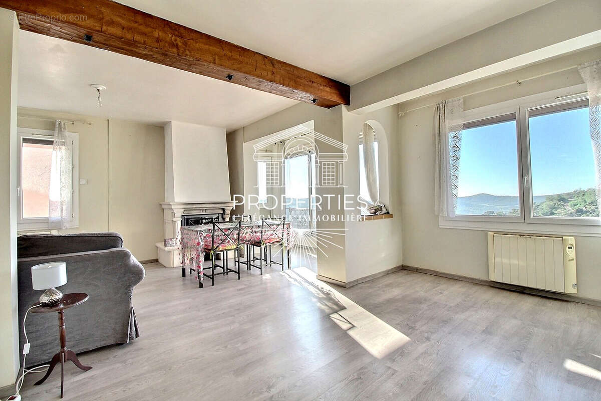 Appartement à BORMES-LES-MIMOSAS