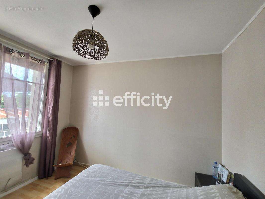 Maison 143 m² à Saint-Georges-De-Rex  - photo 9