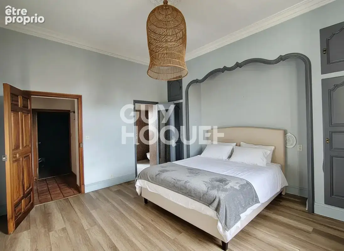 Carpentras - Maison de 253 m² - 9 pièces - 5 chambres - Cour intérieure - Proximité commodités - photo 14