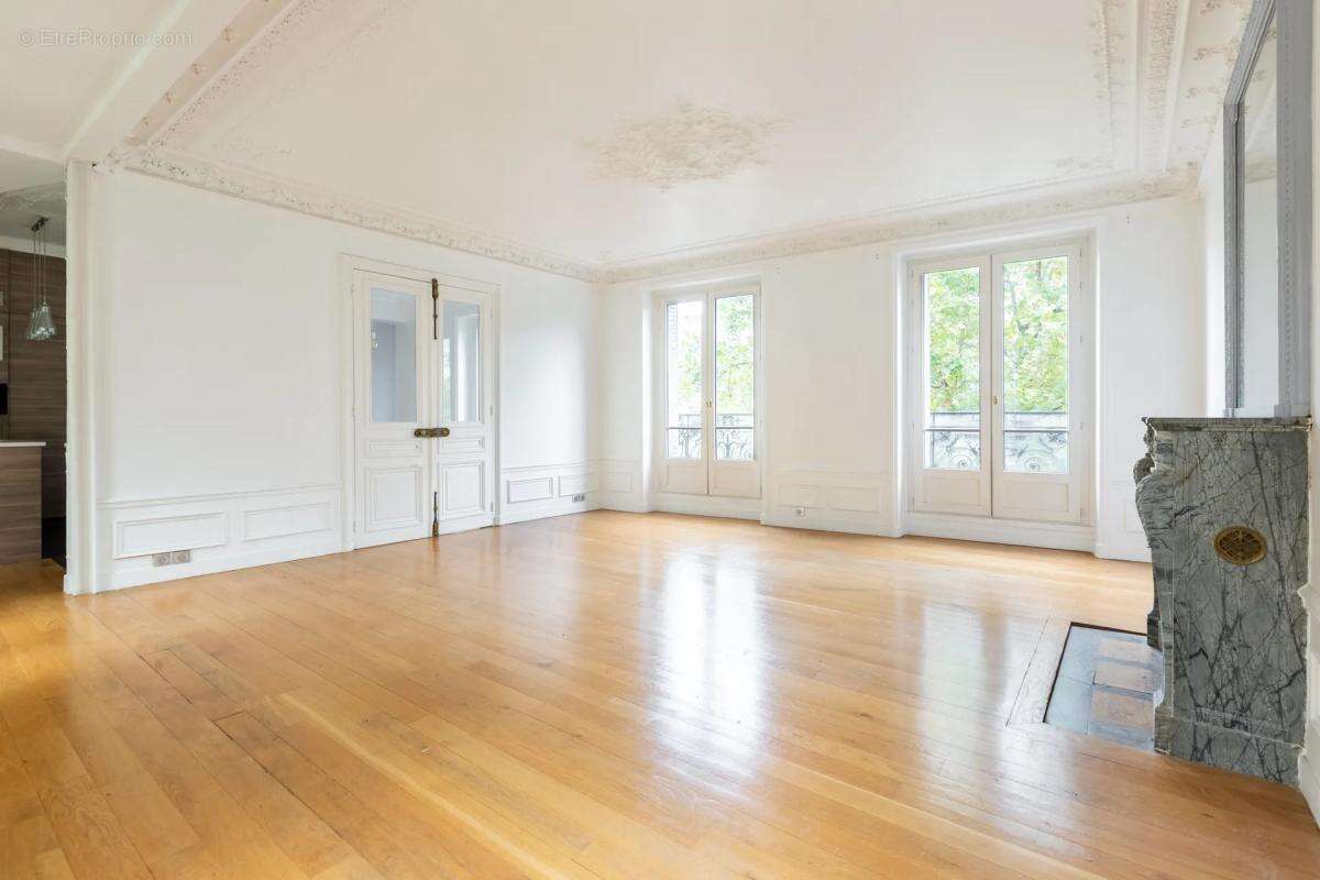 Appartement à PARIS-3E