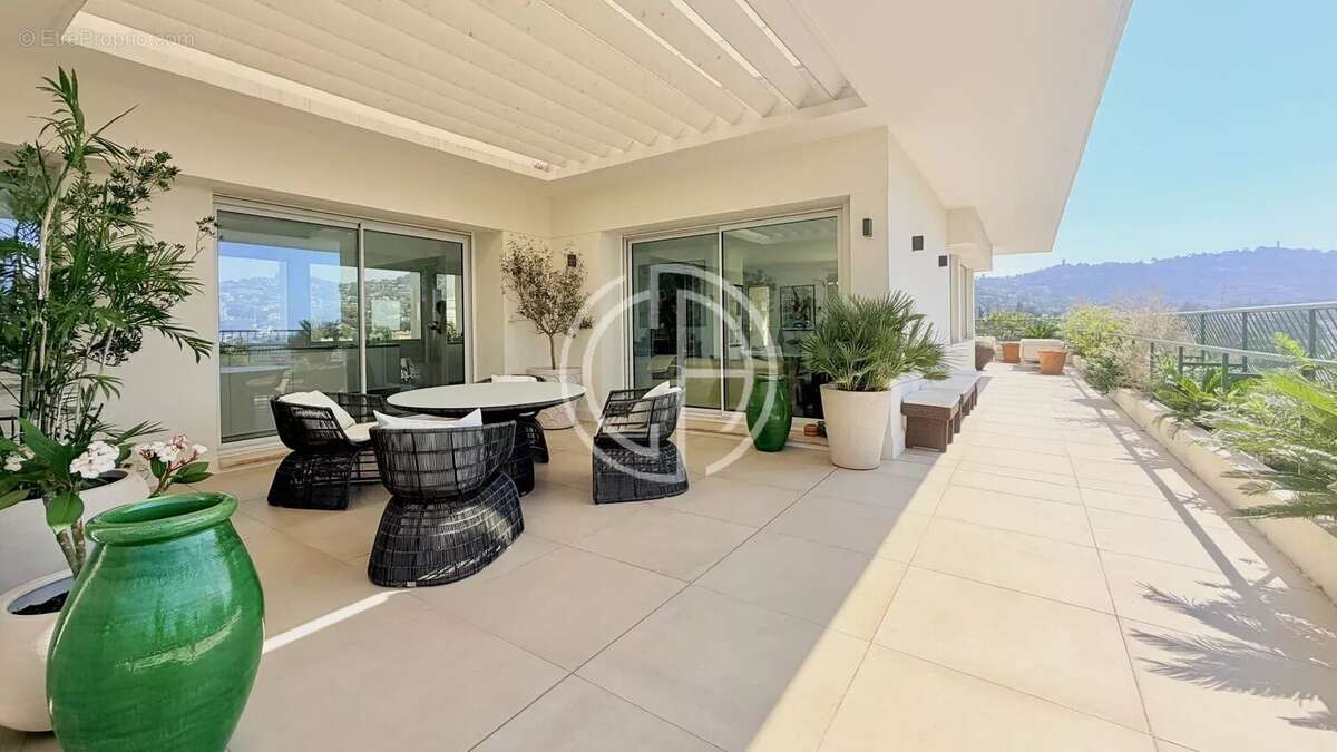 Penthouse - a pieds du centre de cannes - photo 11