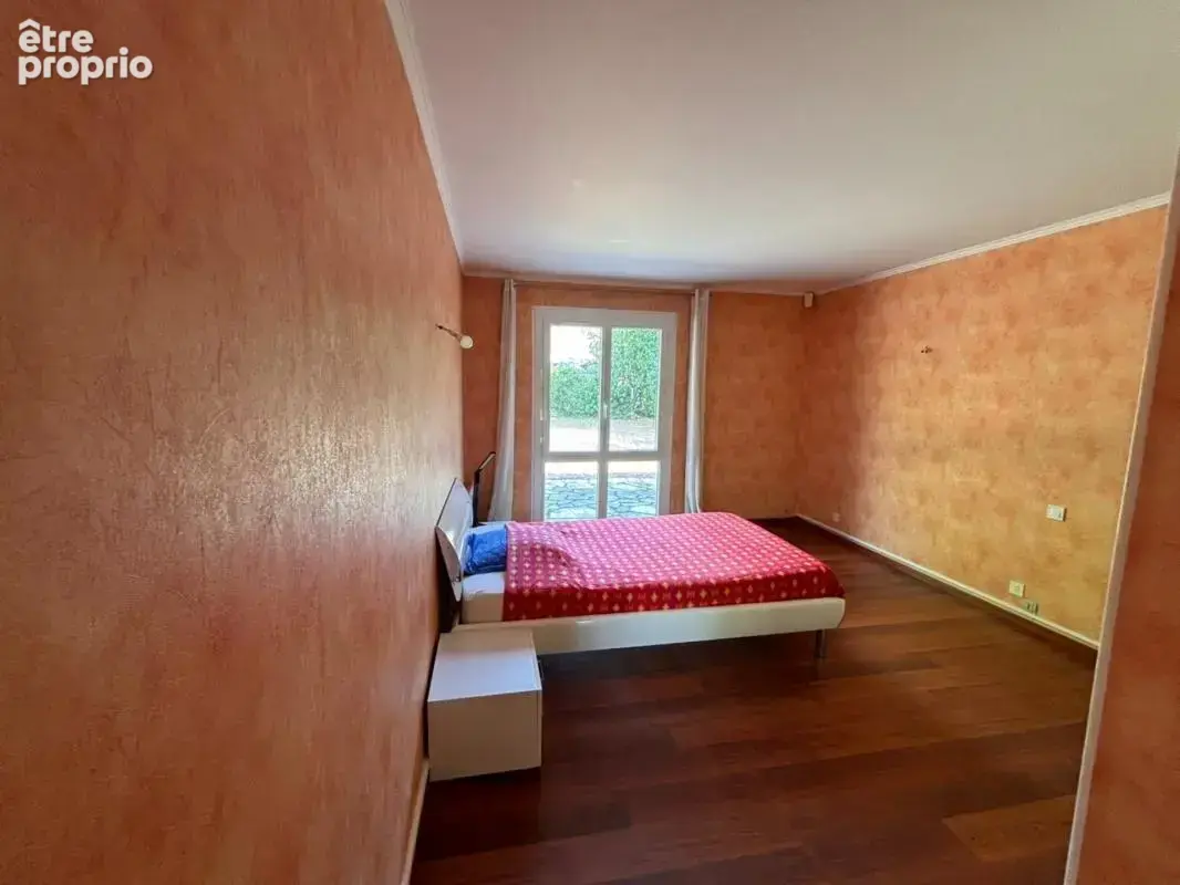 Maison familiale 217 m² de plain-pied – 5 chambres – piscine – terrain 1 845 m² – Antran - photo 11