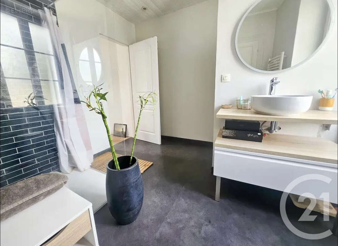 Maison 129 m² à Saint-Yrieix-Sur-Charente  - photo 7