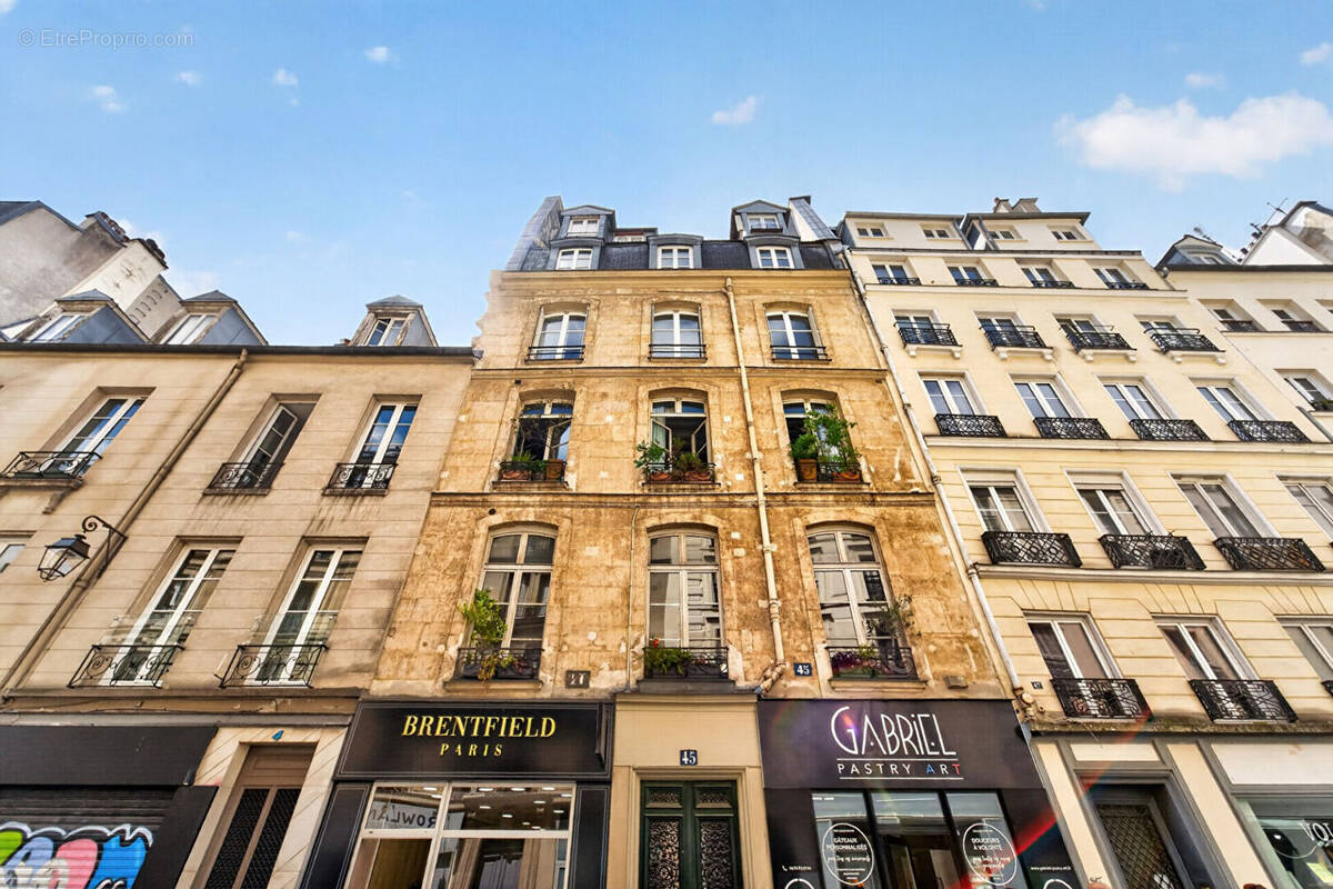 Appartement à PARIS-3E