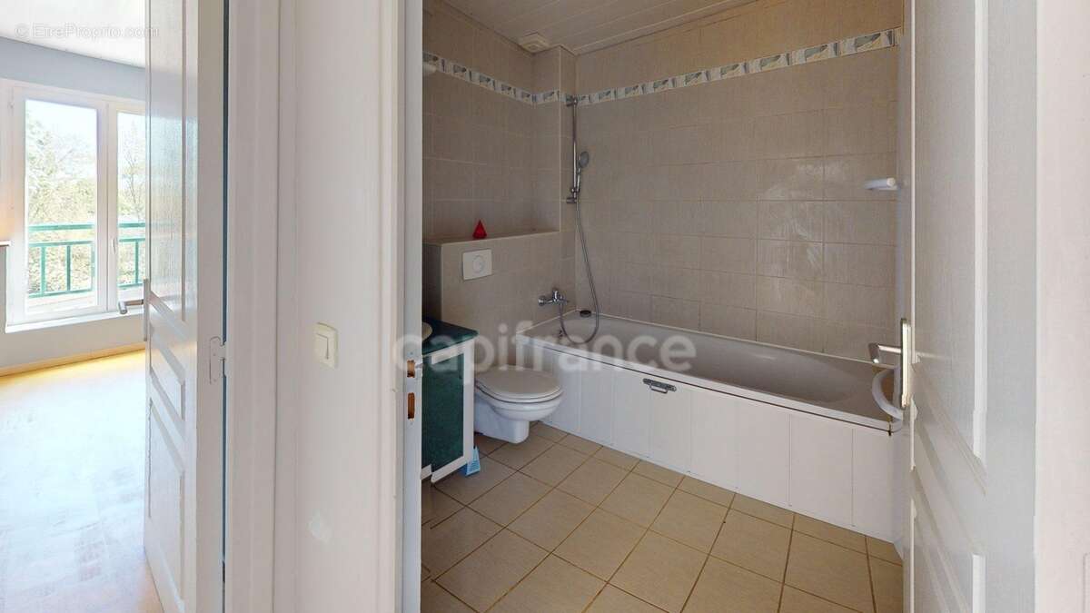 F3 de 72 m² à Corbeil-Essonnes, balcon, cave, RER D - photo 9