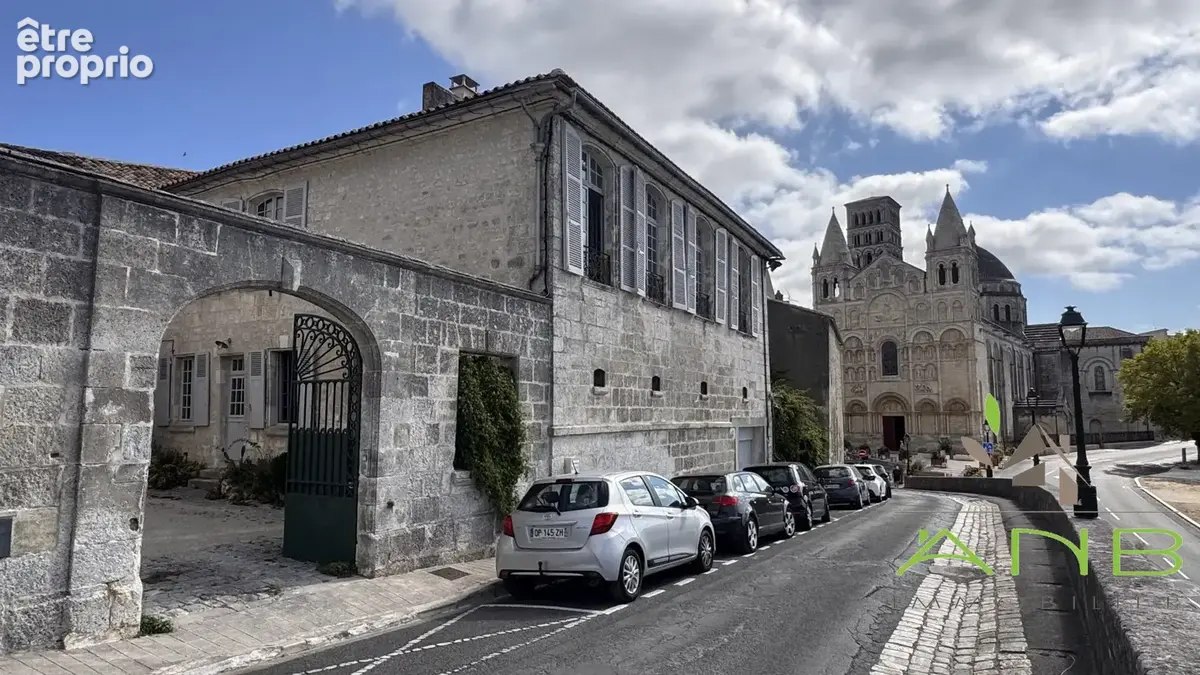 Maison 320 m² à Angouleme  - photo 2