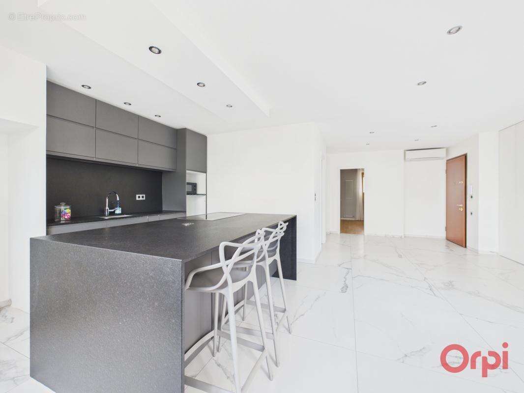 Appartement À Vendre - photo 2