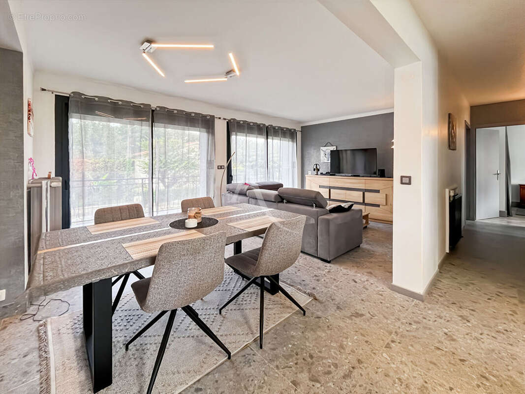 A VENDRE - Maison entièrement rénovée ? Fort potentiel avec logement indépendant - photo 6