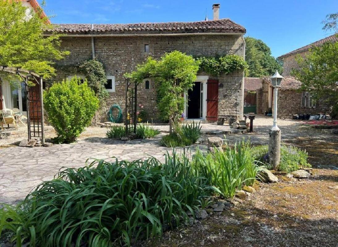 Maison à VILLEFAGNAN