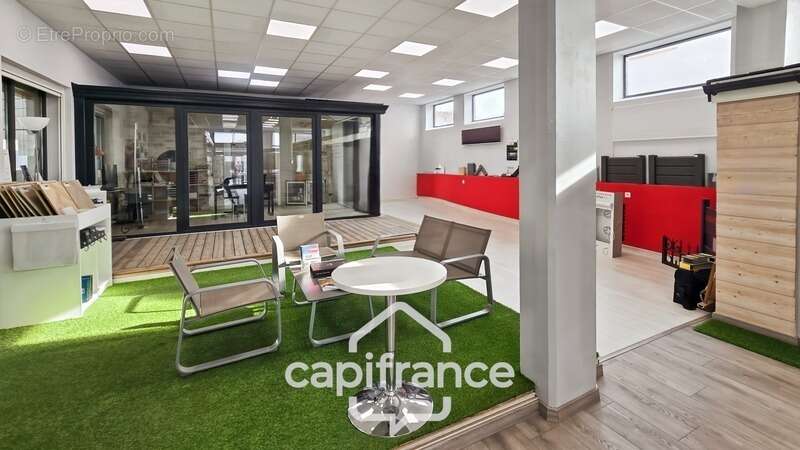 Commerce à OUROUX-SUR-SAONE