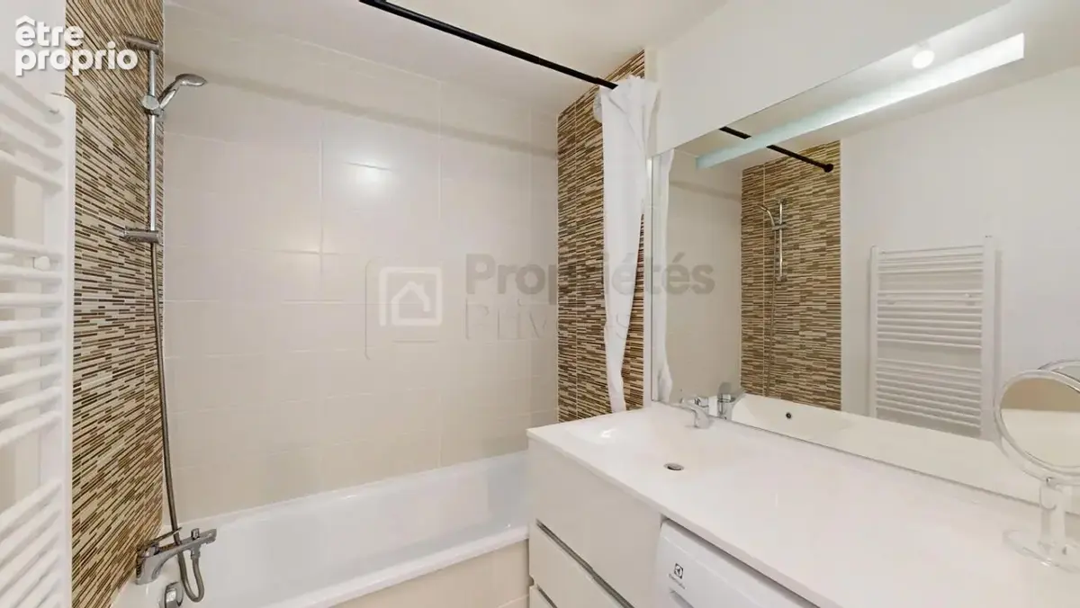 T3 duplex climatisé avec terrasse & 2 stationnements - photo 17