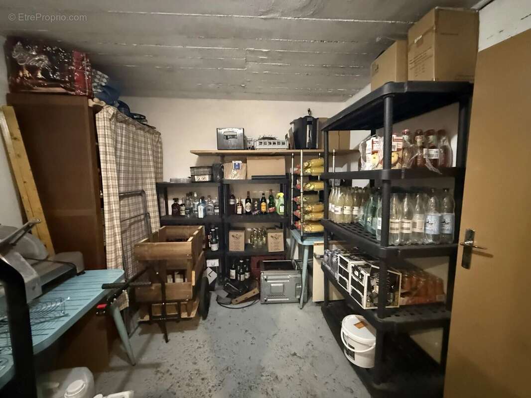 Commerce à COMBLOUX