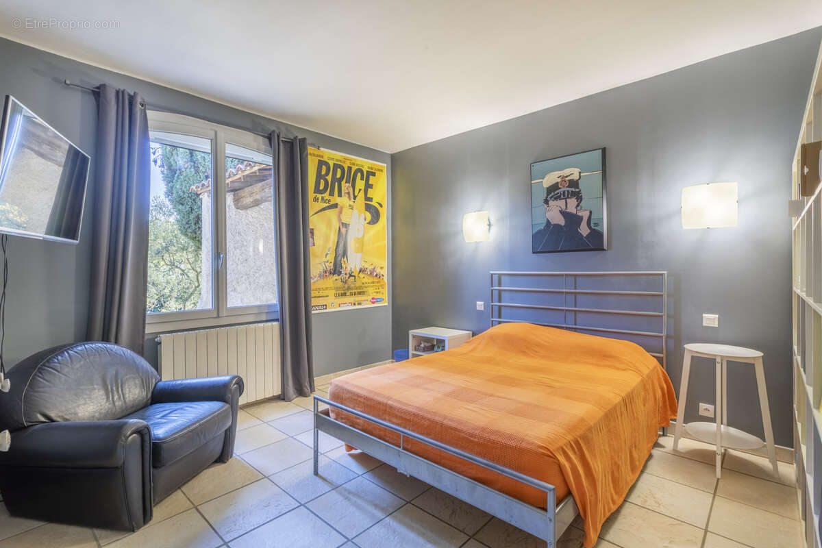 Maison à SIMIANE-COLLONGUE