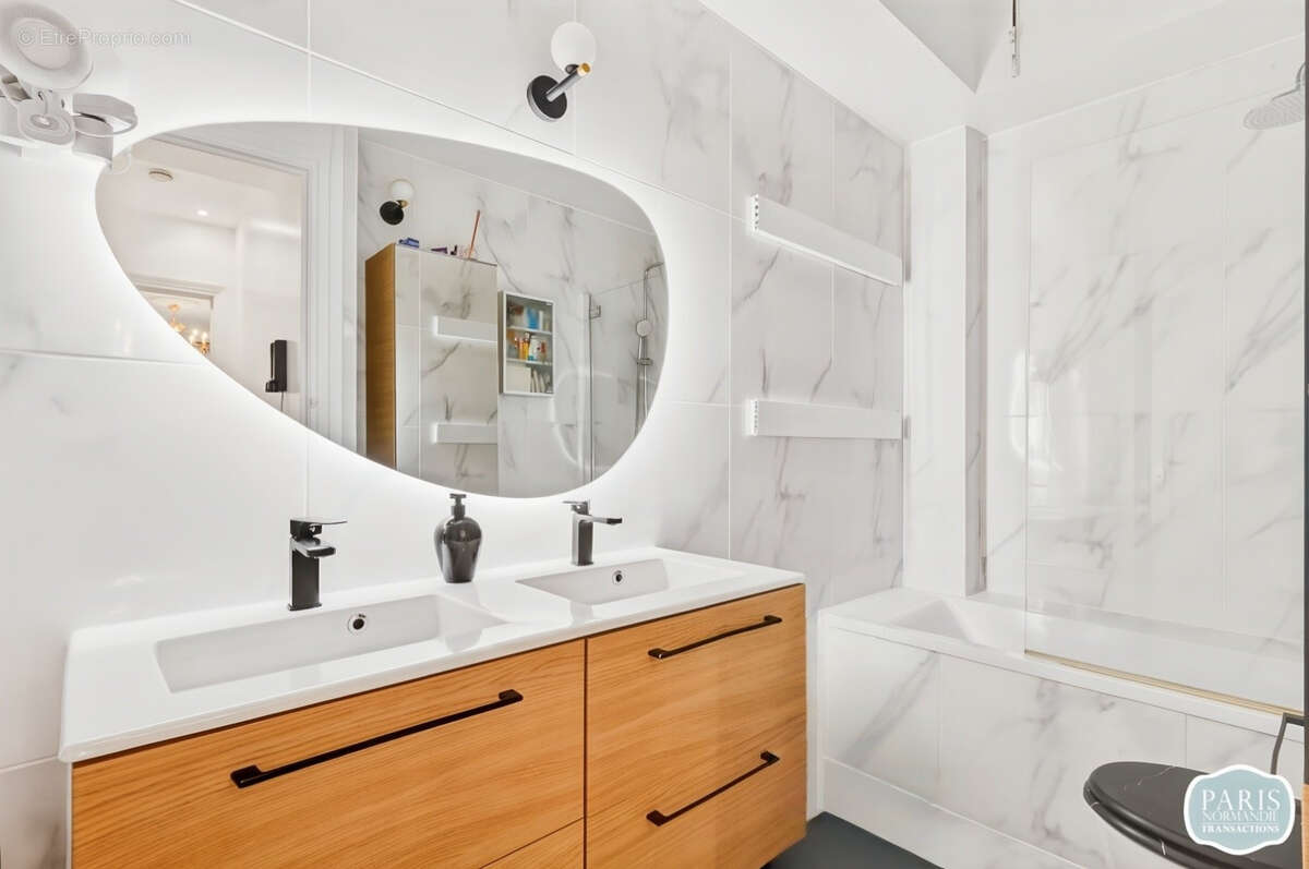 Appartement à NEUILLY-SUR-SEINE