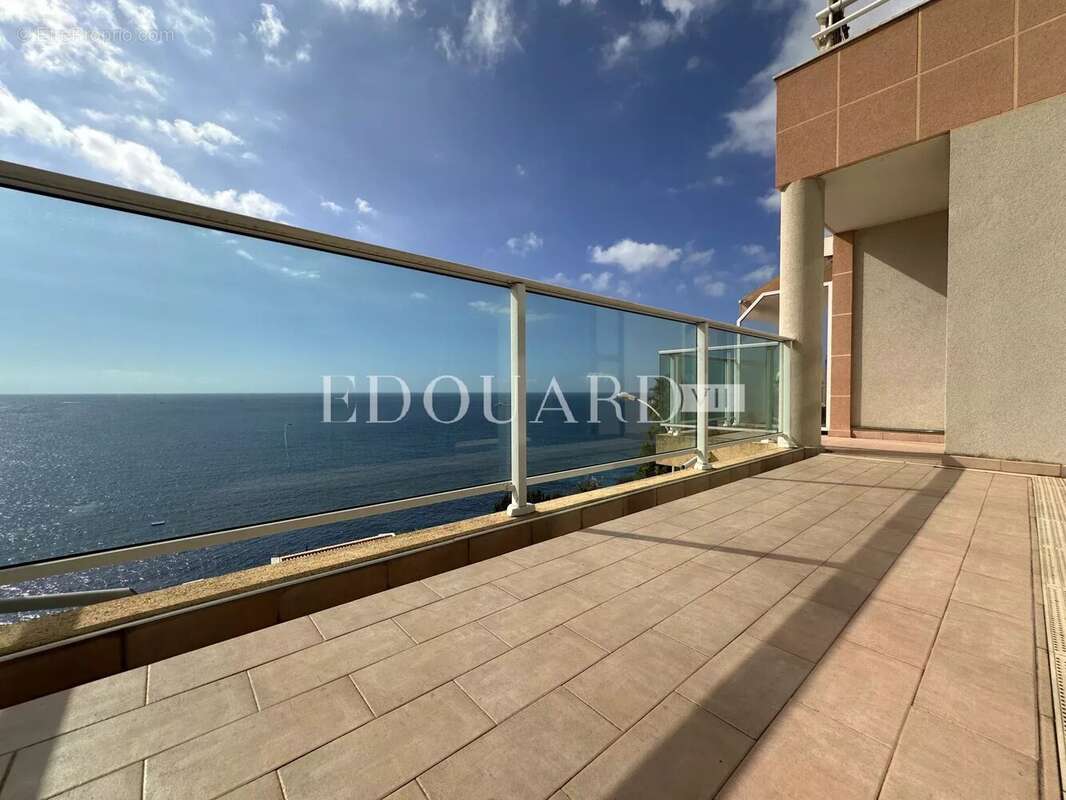 Appartement à ROQUEBRUNE-CAP-MARTIN