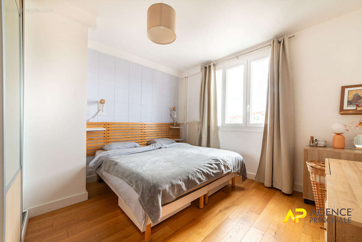 Appartement à LA GARENNE-COLOMBES