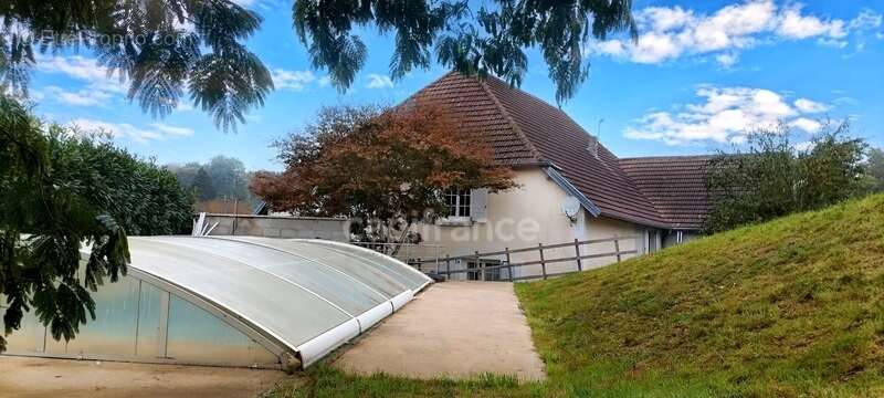 Maison à ETREPIGNEY