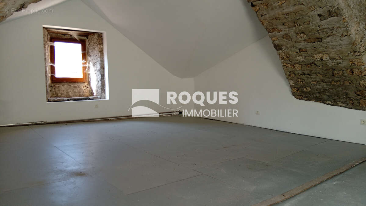 Maison à MOSTUEJOULS
